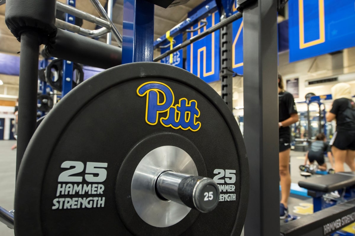 A 25 pound weight sitting in a gym on a machine.